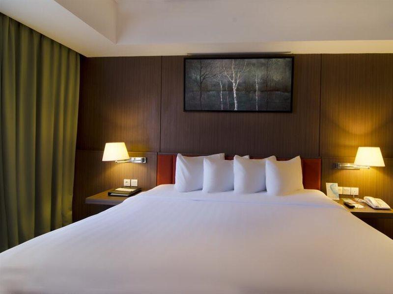 Soll Marina Hotel Serpong Esterno foto