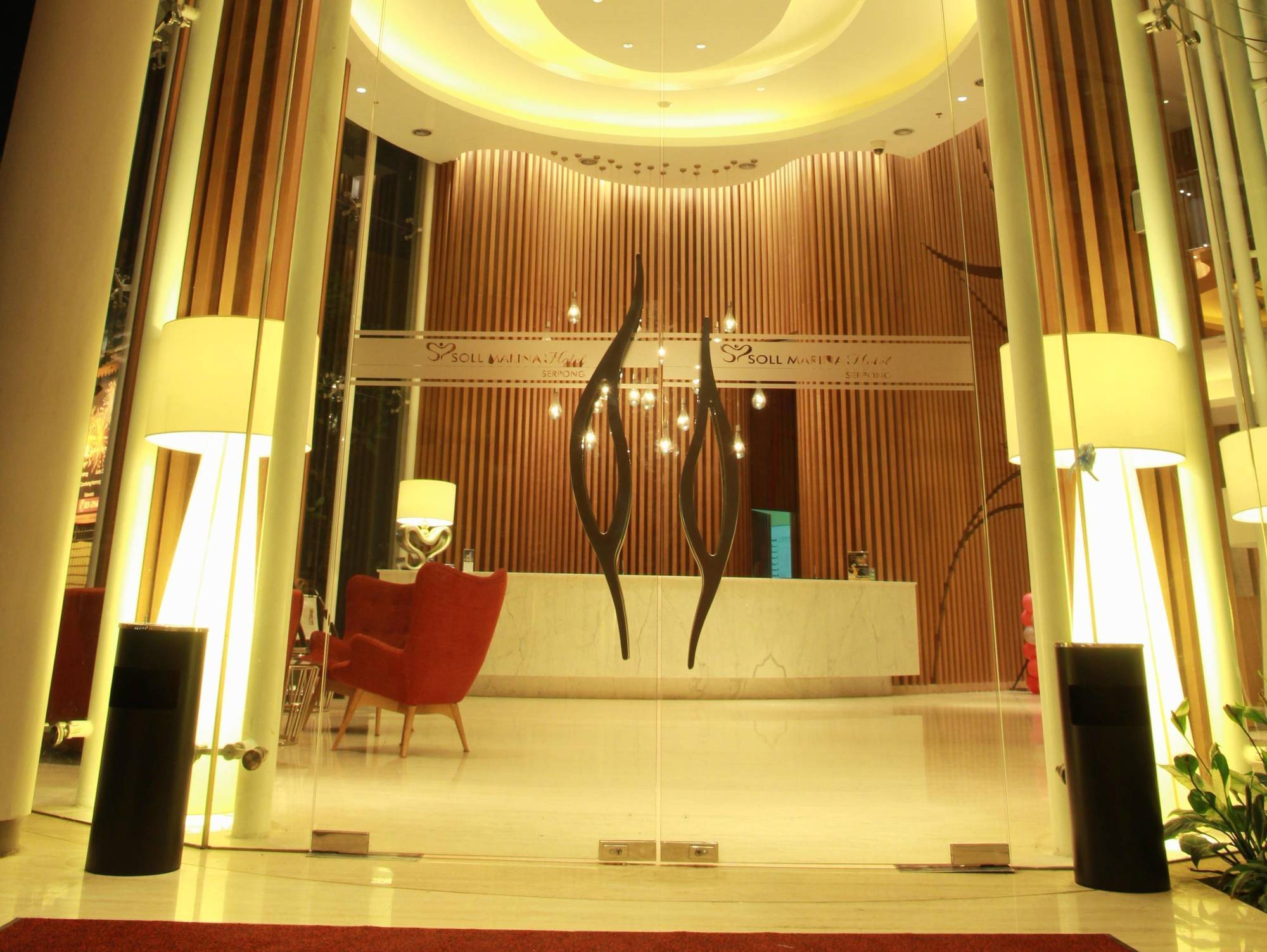 Soll Marina Hotel Serpong Esterno foto