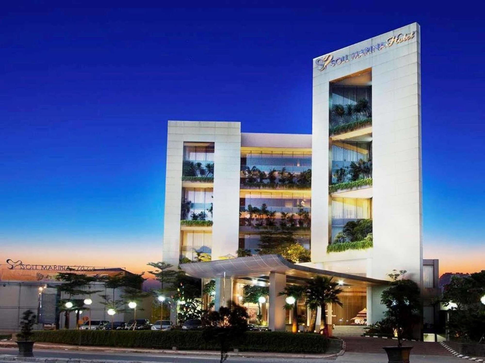 Soll Marina Hotel Serpong Esterno foto